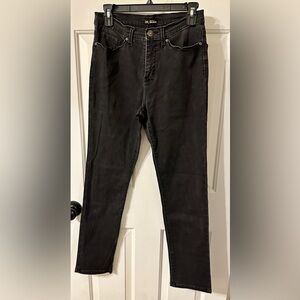 Lee slimming fit slim straight leg, size 6. Stretch. Black wash.